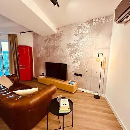 2 Bedroom Beachside 13th Floor Apartment *