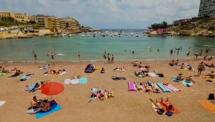 2 Bedroom Beachside 13th Floor Apartment San Ġiljan