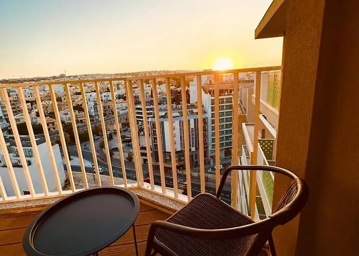 2 Bedroom Beachside 13th Floor San Ġiljan